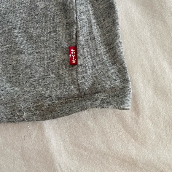 NWOT Levi’s Logo T-shirt - Picture 4 of 6